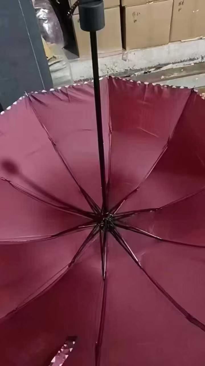 65#，10骨包边雨伞。 最后9000把。质量无敌。 300把起批。 8.5元/把