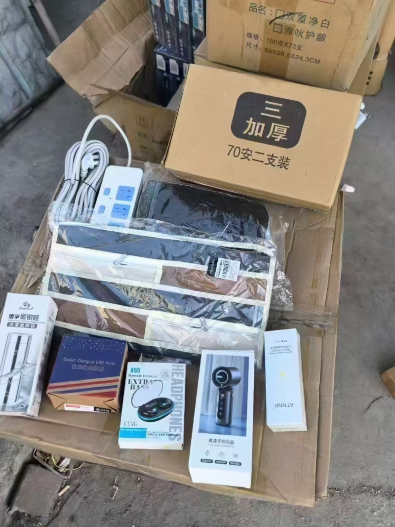 各类快递件，最后一次2吨清仓库，4000元每吨，不讲价，含泪血亏。