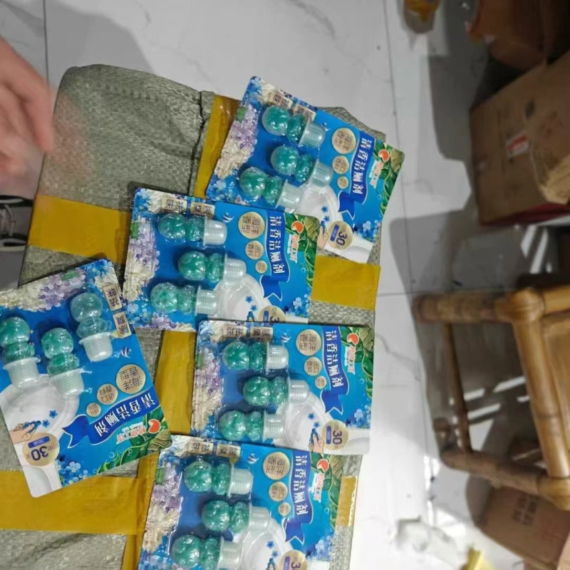 马桶清香剂18000卡，日期微瑕，清货一毛钱一卡，不嫌弃的砸单