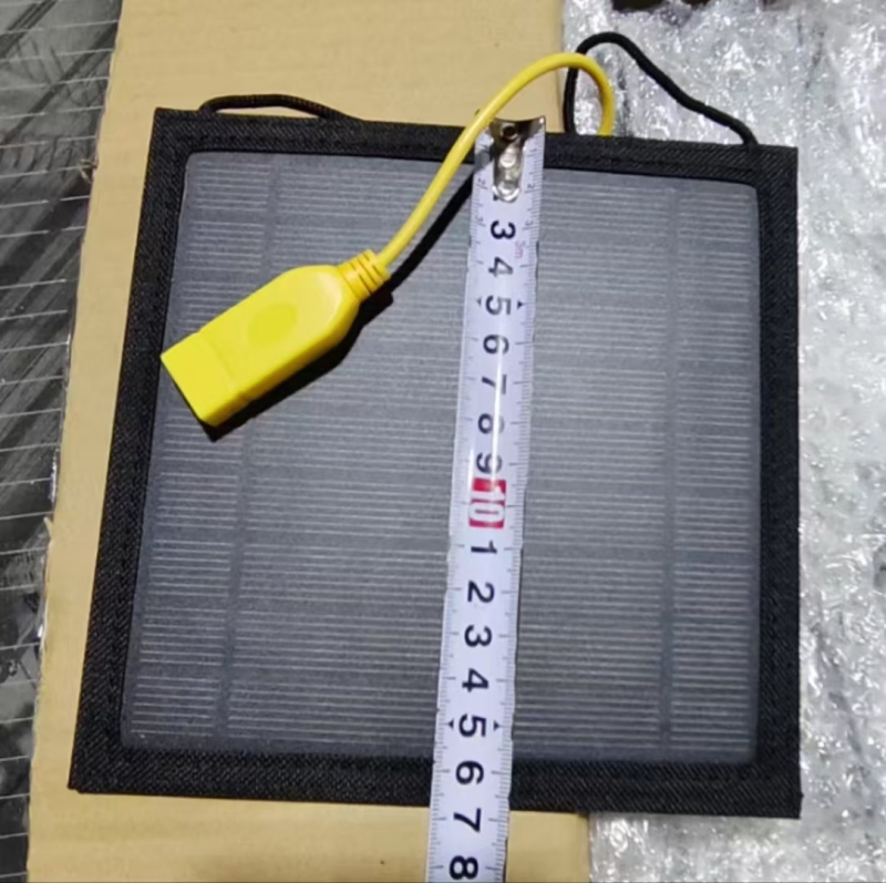 户外太阳能充电板2000个左右，方便携带，质量嘎嘎好，个位数出