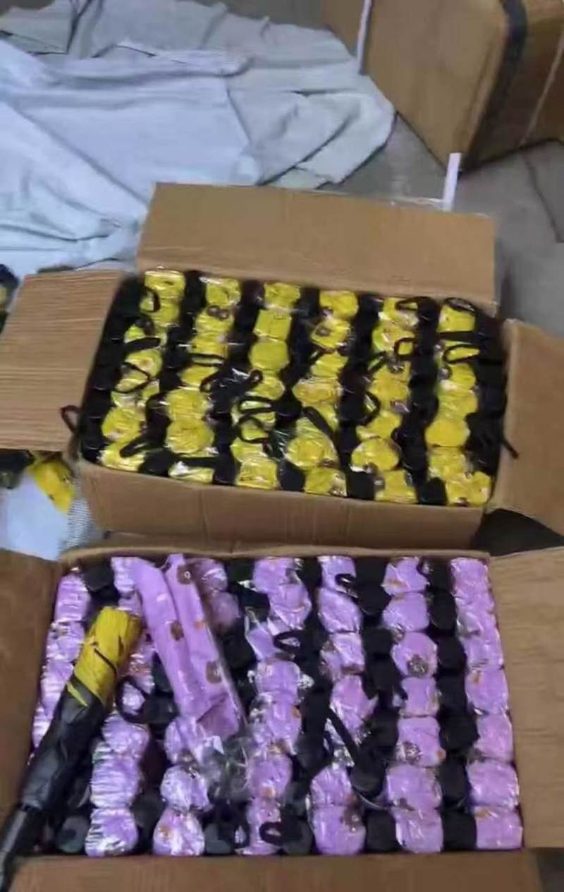 8骨黑胶晴雨伞小熊伞20000支，清货6.5一把，对路的速度来