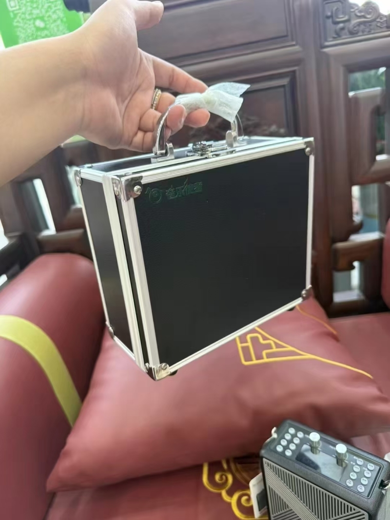 500套，品牌乐动，高品质声卡蓝牙音箱，带铝合金旅行收纳箱，大厂货，全新整齐，好货不多，有兴趣私聊