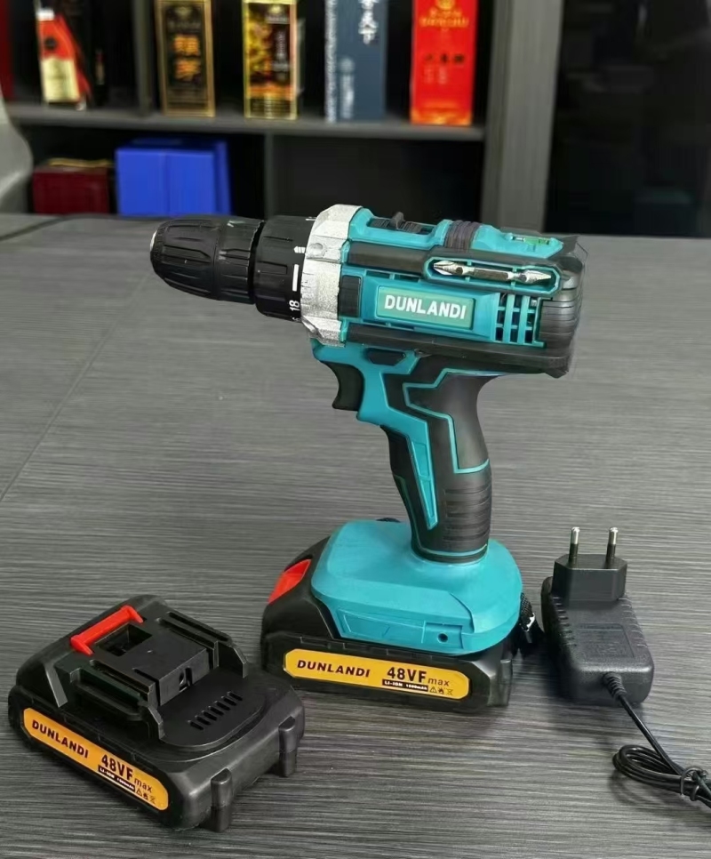 外贸原单电动工具27件套 2个电池 夹持能力：0.8-10MM   额定电压：24V   使用范围：拧螺丝、钻瓷砖、钻塑料、钻钢板。 现货1200套 装箱数：一件10套
