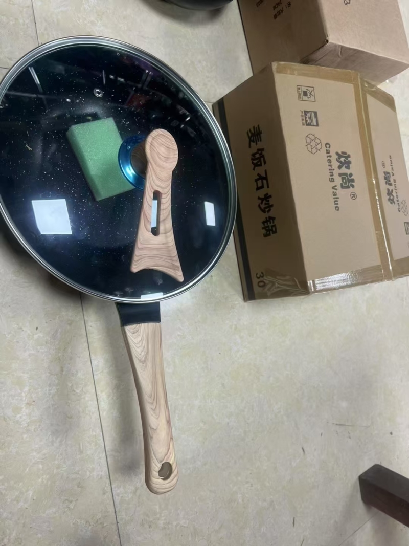 麦饭石炒锅， 配盖带包装！ 20多块一套，