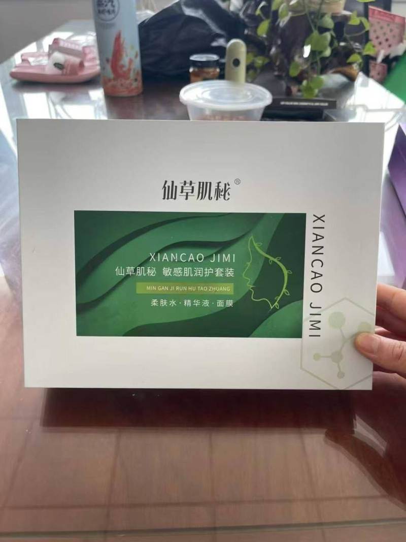 化妆品套盒到货10000多盒，原价不便宜，品质不错，大货原箱原件，一根烟钱清货