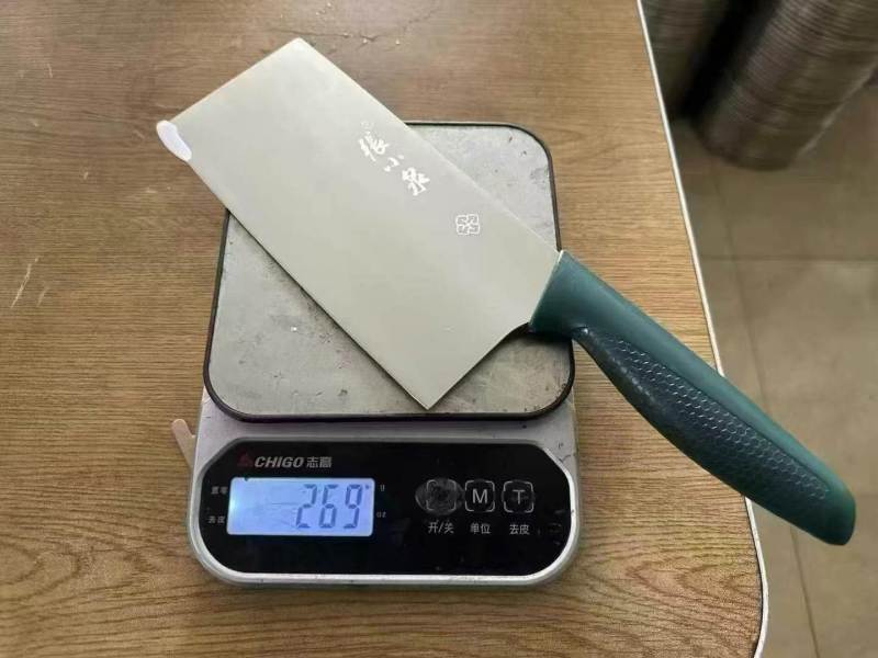 张小泉品牌菜刀便宜清货12件，一件60把。亏本处理12元