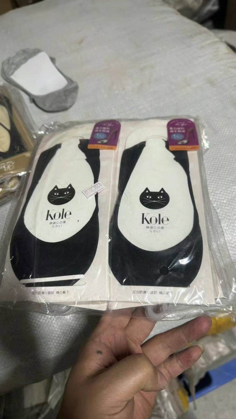 袜子8000双，款式多样 毛毛钱清