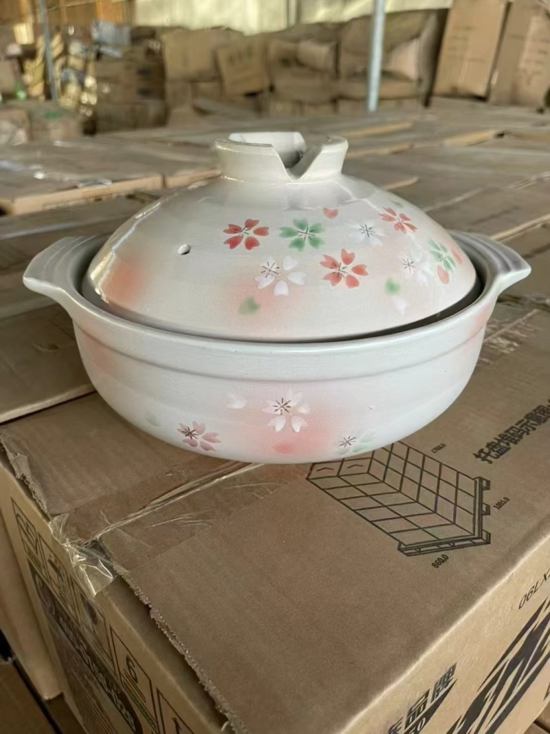 老式土砂锅到货2000多个，几个款式，尺寸一样，独立包装，质量不错，价格非常给力，可分货出