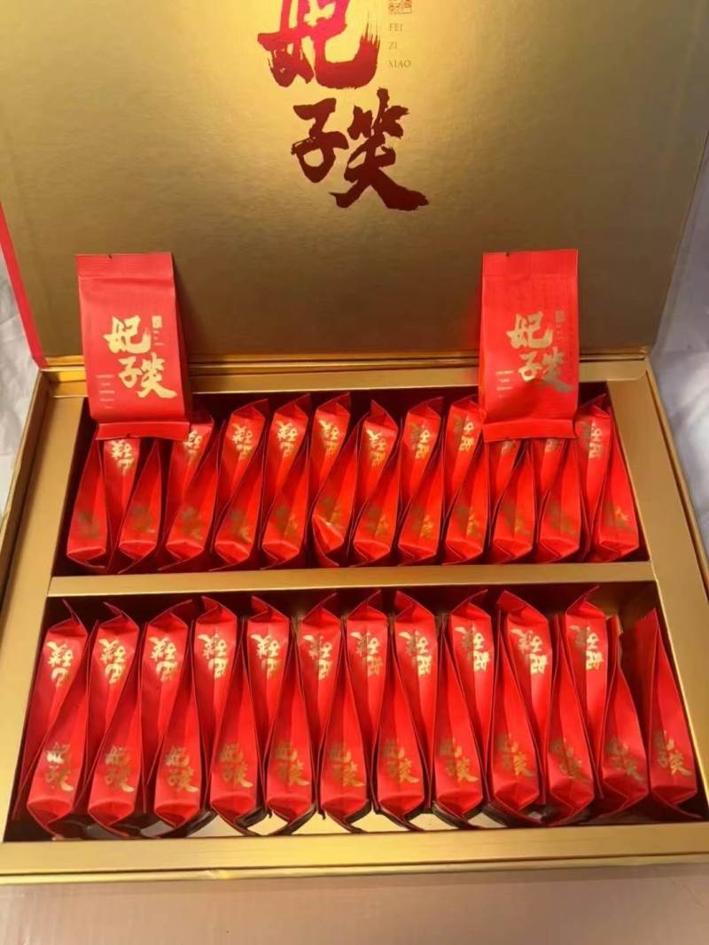 武夷红茶妃子笑！精品礼盒茶到货几百件，一件12提一提240g，（48x5g）原价不便宜，品质非常好，礼盒高端大气