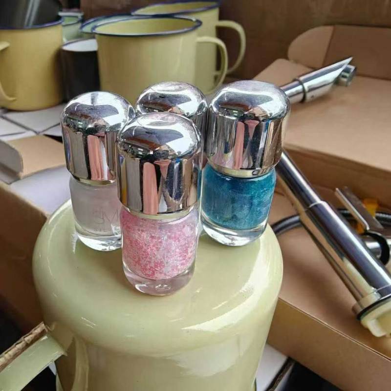 指甲油30000瓶，清货0.55一瓶