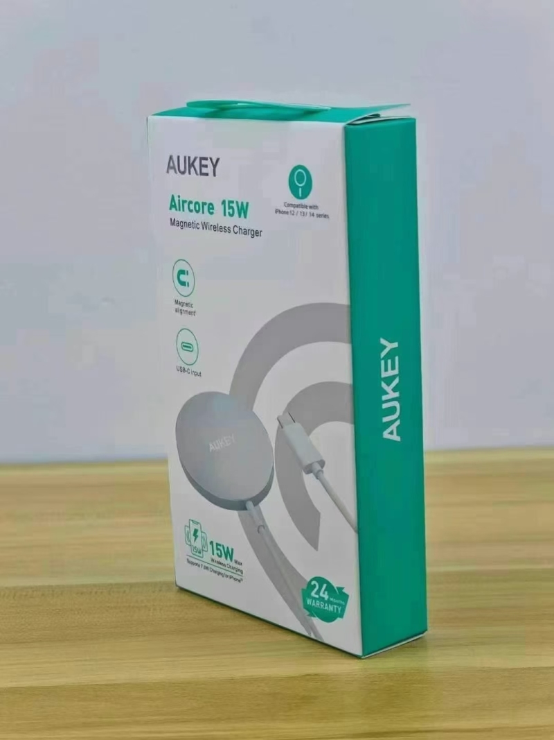 傲基AUKEY原装，磁吸无线充，15W功率，原箱原件，一箱80个，还有2400个