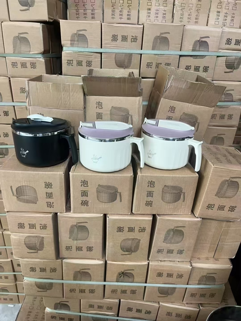 304泡面碗13000个左右， 1400毫升大容量，4.x元/个。