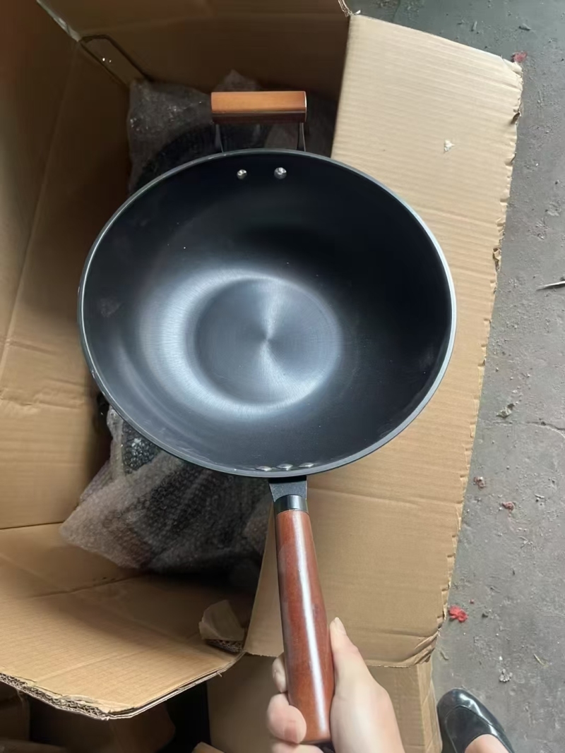 炒锅最后5吨， 几千块一吨， 分货500斤起批。
