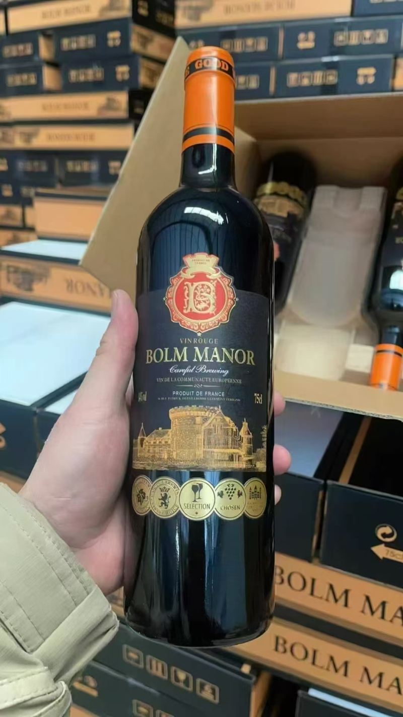 高端品牌法国城堡干红葡萄酒，𝟐𝟐年 保质期𝟏𝟎年 𝟕𝟓𝟎*𝟔瓶 证件都齐全 有个𝟏𝟎𝟎𝟎来箱，（一托盘是𝟕𝟎箱，最低一托盘发），几十块钱一箱的事