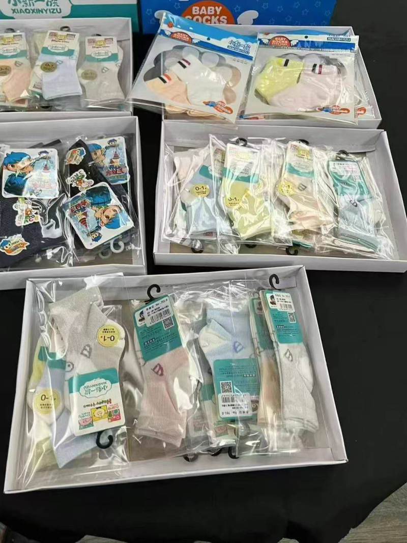 儿童袜子 3万双 品牌货 小新一族 板板正正 独立包装 ​0.55元一双