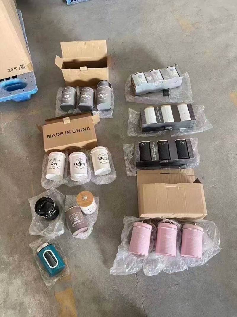 茶，咖啡，糖，各种密封罐🫙，大概500个左右，用得上的拿去，3块