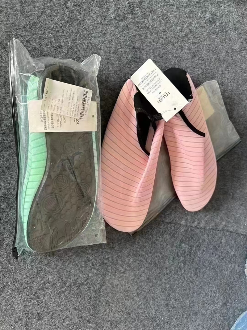 沙滩鞋沙滩袜200多双，码数齐全，3.8元