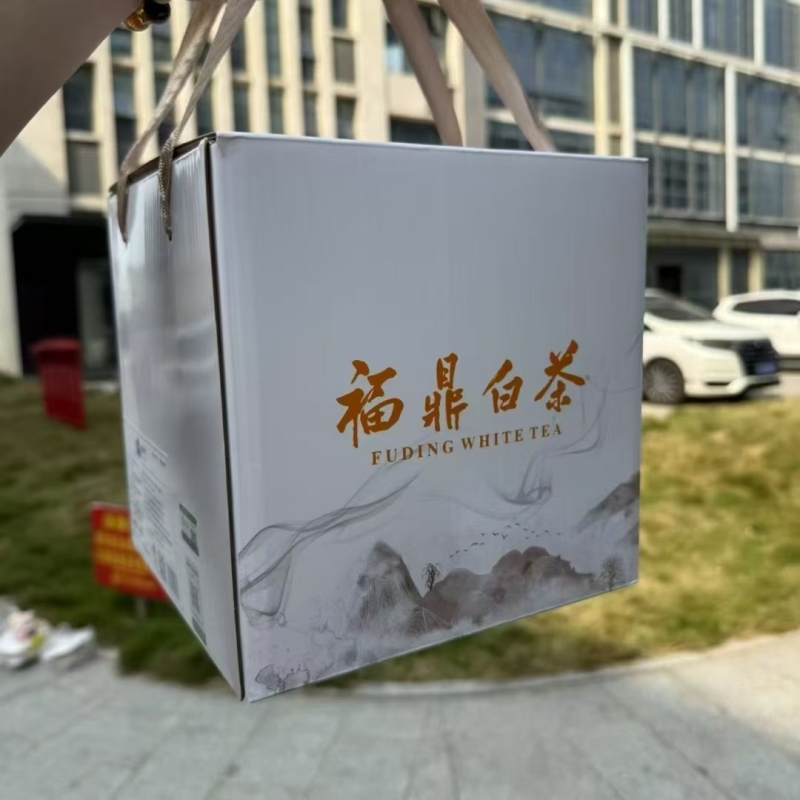 白茶到货3000套 ​ 一斤装。