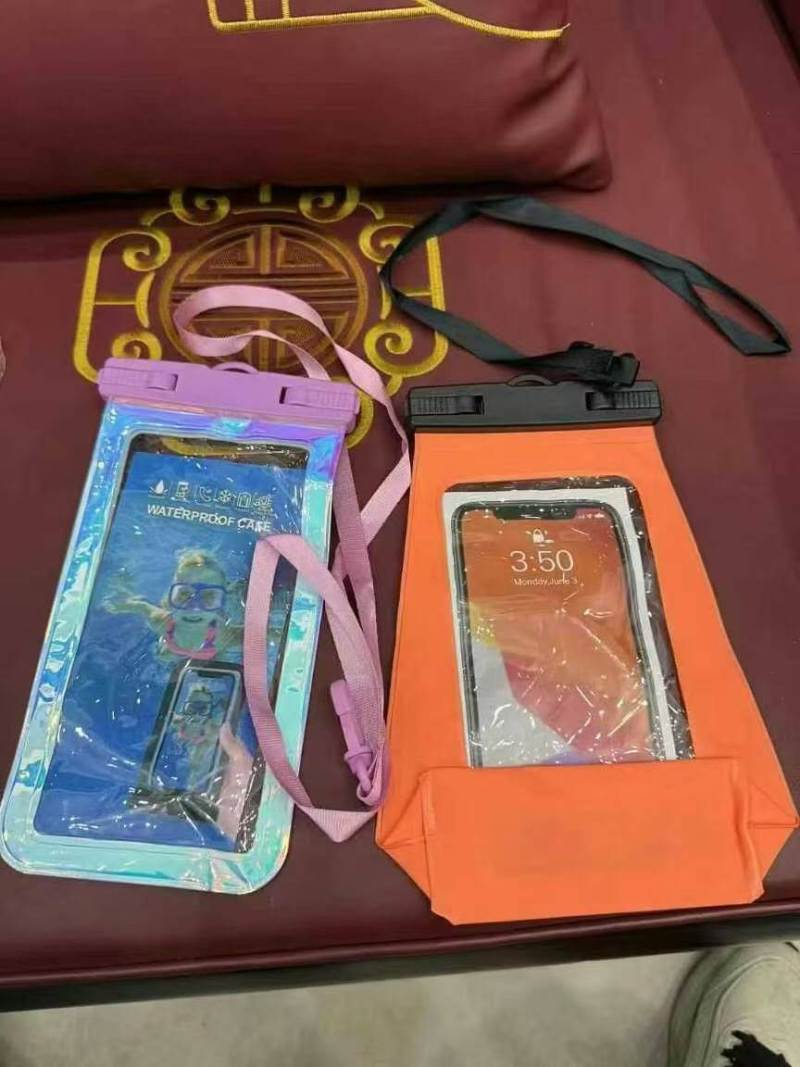 40000个，手机防水袋子，高品质，成本几块钱，在我这里低于成本，全新整齐