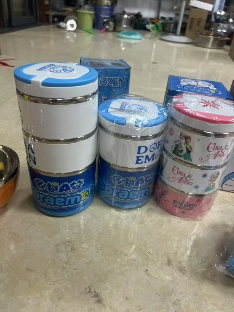 杂款餐具1500斤左右， 5元一斤，几毛一个起…