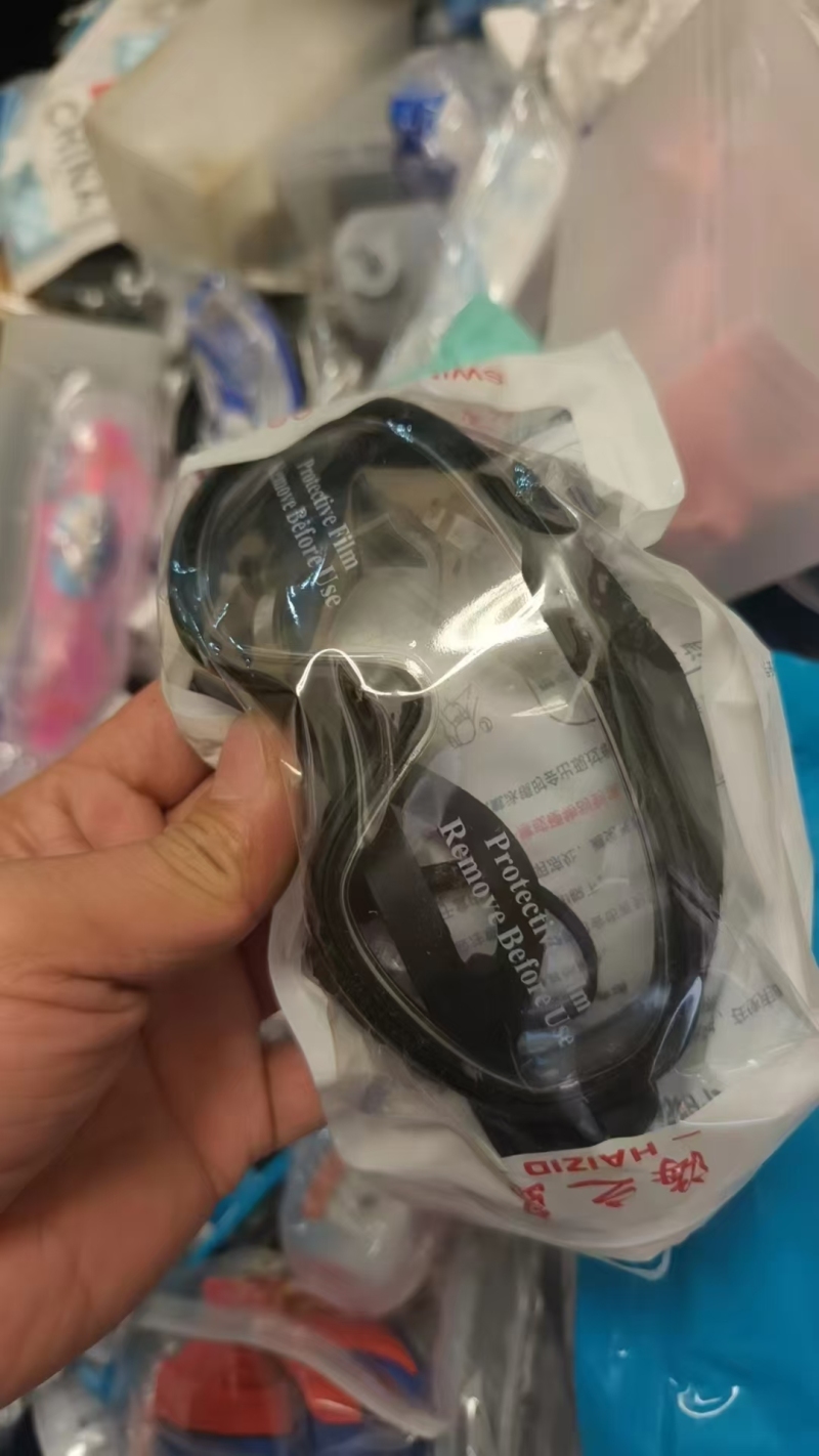 泳镜🥽2000个左右，便宜出，几块钱