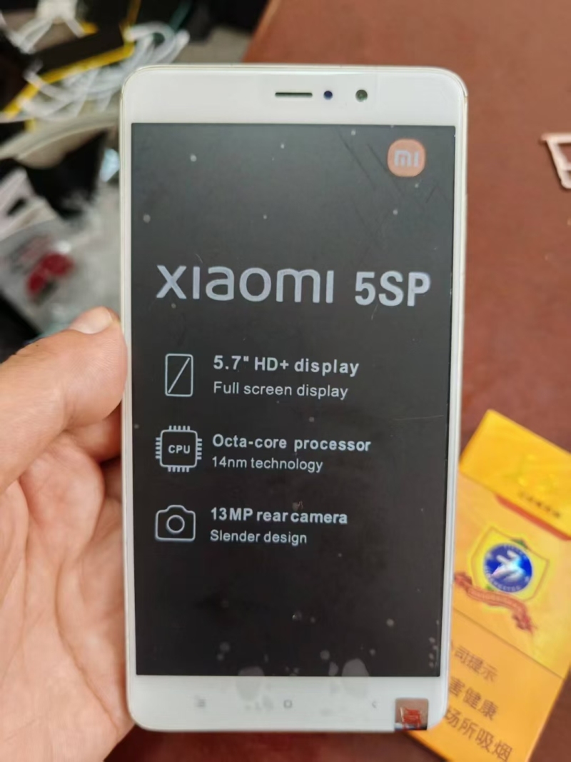 小米5S plus，纯原单机，国际版，4+64内存。后盖小花，介意勿拍。600台左右，价格便宜！