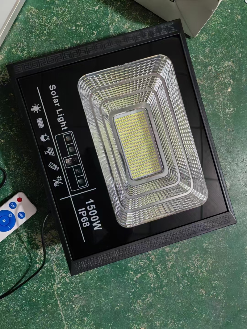 太阳能投光灯2000PCS