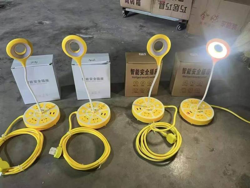 办公灯可调度小夜灯多功能，带USB。纯铜好货不等人，全部独立包装。1.8米到5米线。2000个。