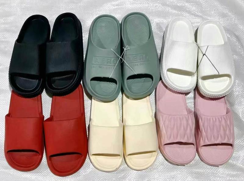 杂款中厚底踩屎感男女拖鞋 36 - 45……10000 双 2.6一双