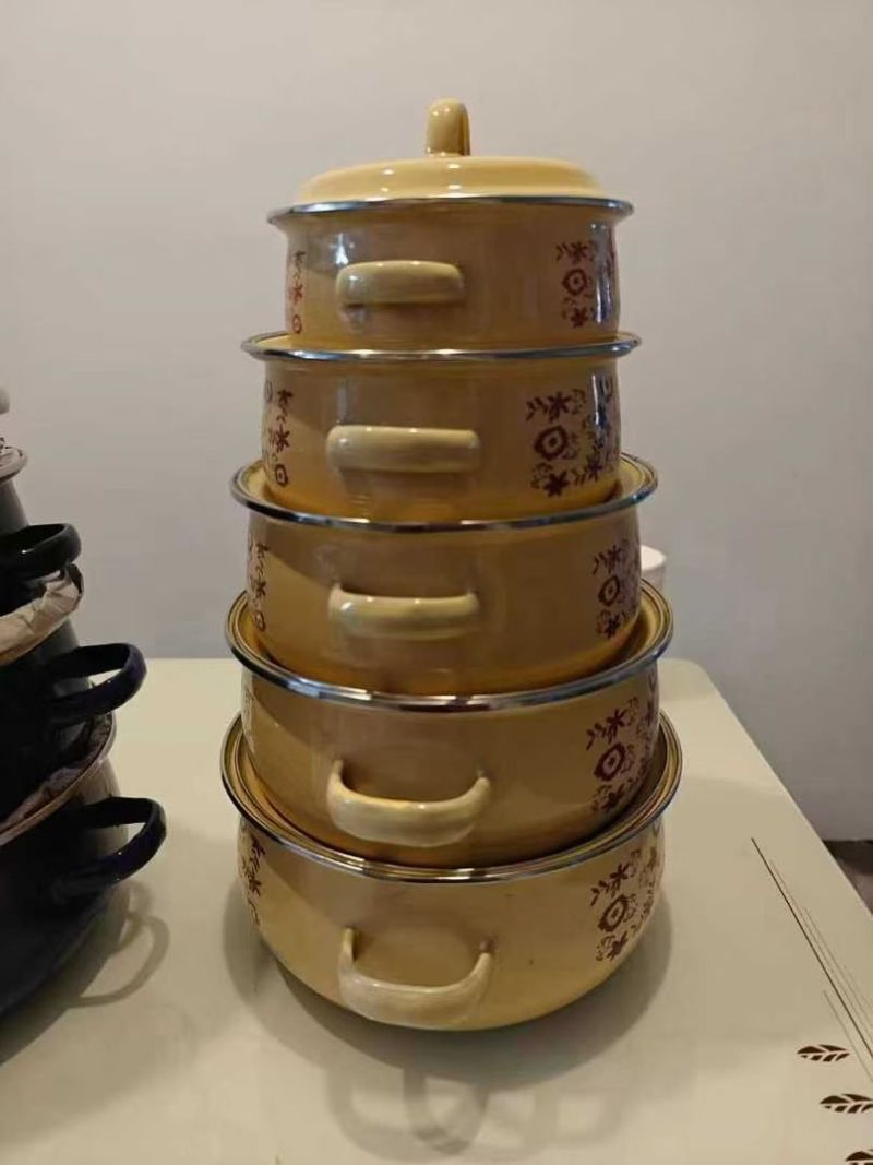 搪瓷套锅2500套，五件套，带彩盒包装，花色多，便宜处理！