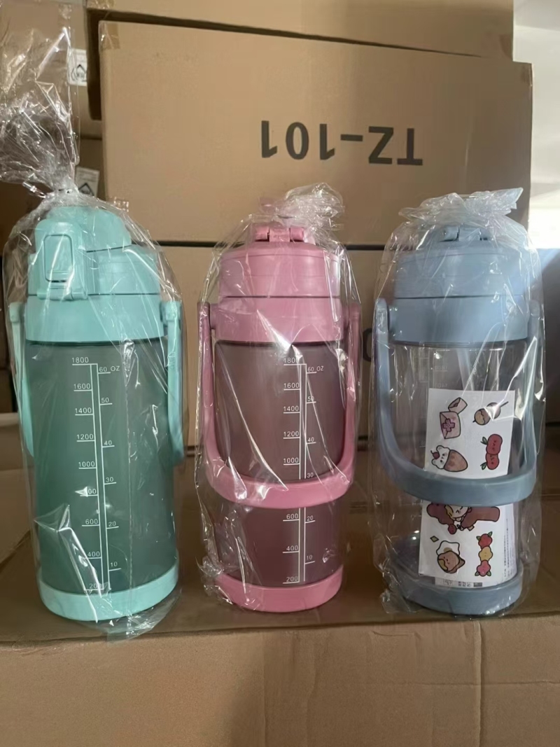 大容量耐高温防摔水壶到货10000多个，1800ml，整整齐齐，质量很好，原箱原件，独立包装，几块钱，可分货出