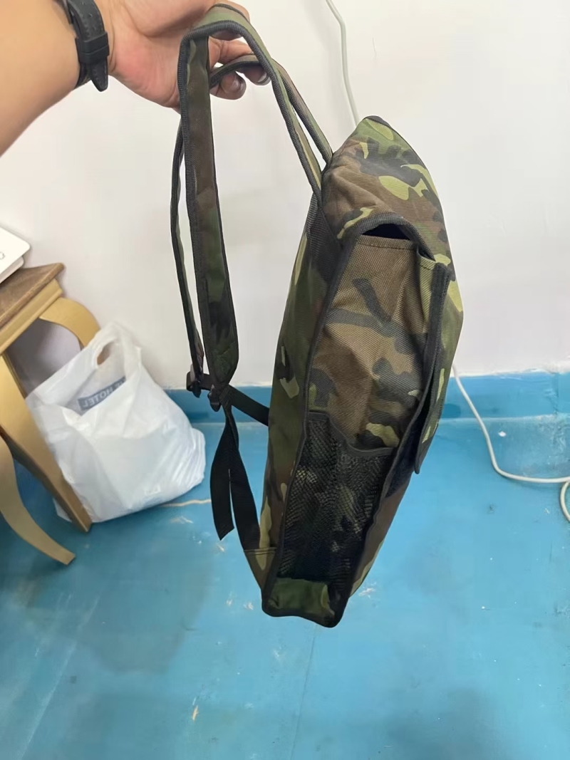 几块钱，迷彩双肩登山包，性价比超高，390个，容量大有侧兜