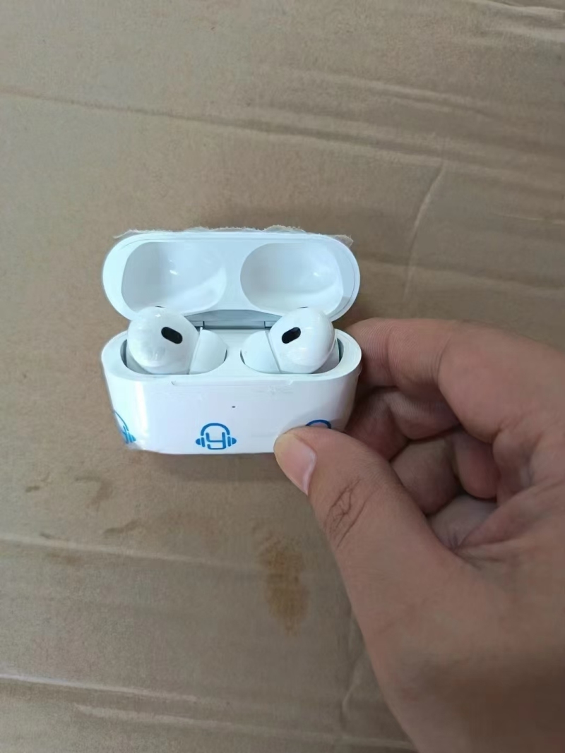 六代蓝牙耳机，全新都有电，支持无线充，开盖蜂鸣，磁吸挂耳，500个，便宜处理。