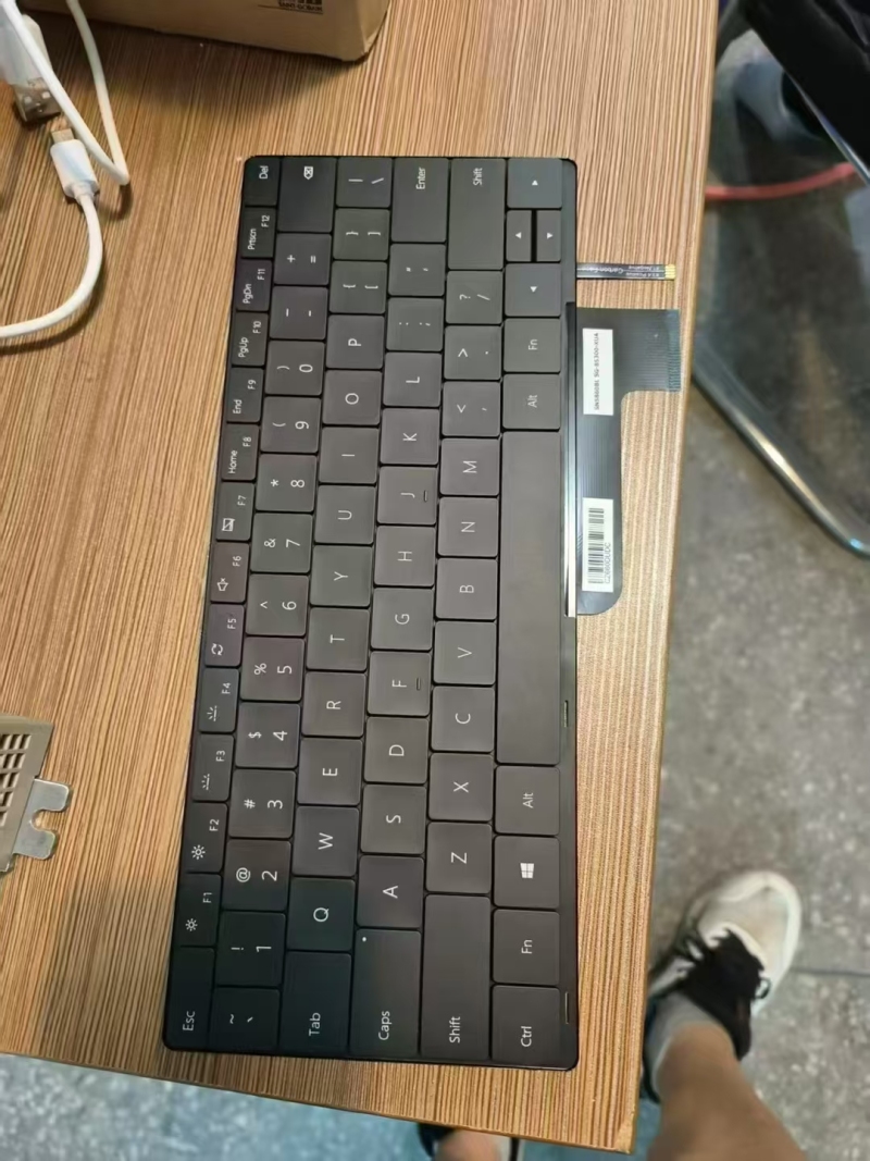 笔记本电脑键盘⌨️4000套左右，全清几块钱，用得上的来捡漏