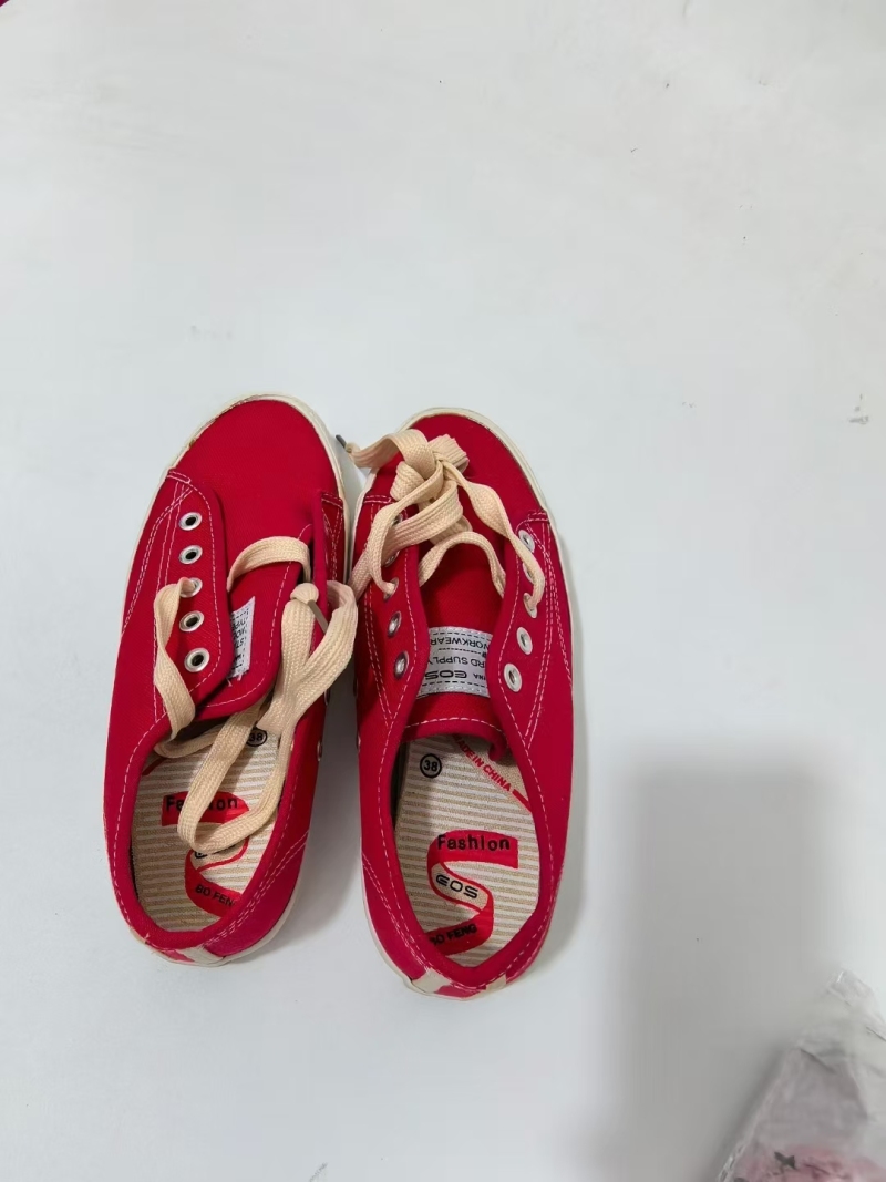 鞋子1600双。6.x元/双