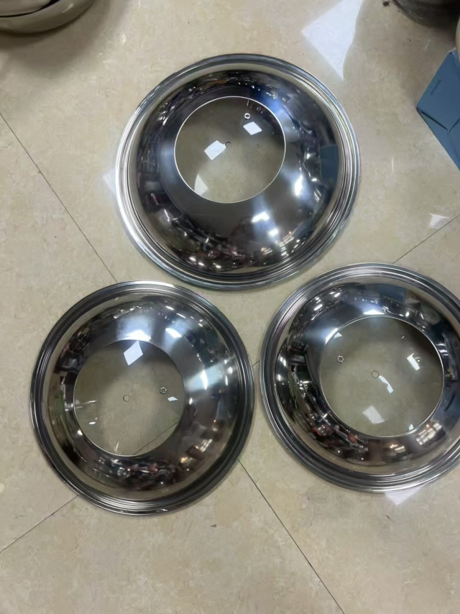 组合盖3吨左右， 6500元一吨， 🈴3块钱左右/个。