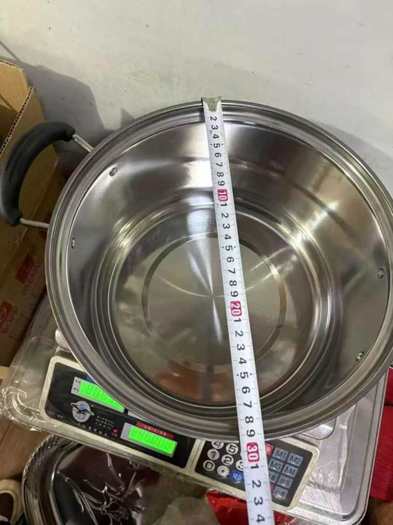30公分汤锅，1000个左右， 💰13块一个，每件24个