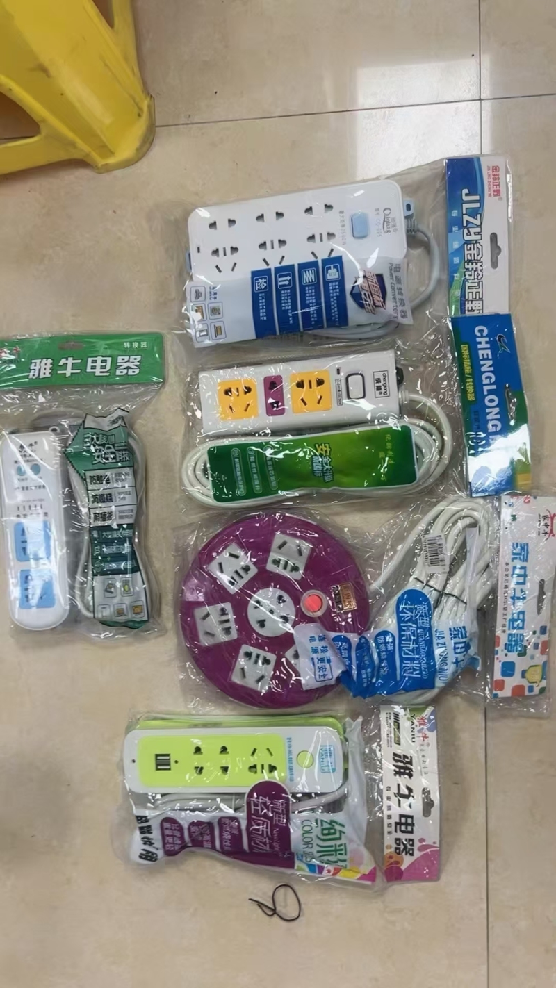 全铜线插排，3000个左右， 只要一瓶饮料钱，200个起批。