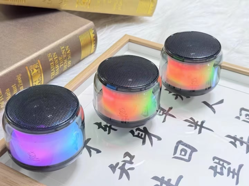 七彩发光蓝牙音箱，特价处理5000pcs