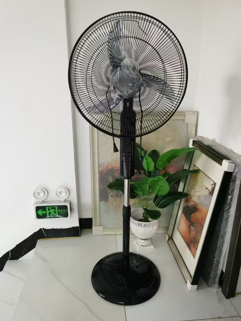 18寸落地扇 ​纯铜线电机，遥控 ​自然风/睡眠风/正常风 ​三档风速，**/定时 加粗网罩，加重底盘 风力超级猛力，6米远风 ​300台起批。