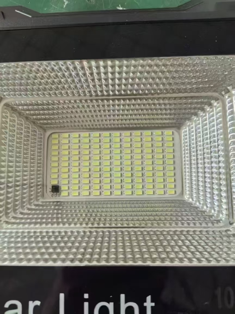 太阳能投光灯5000套，2X元一套
