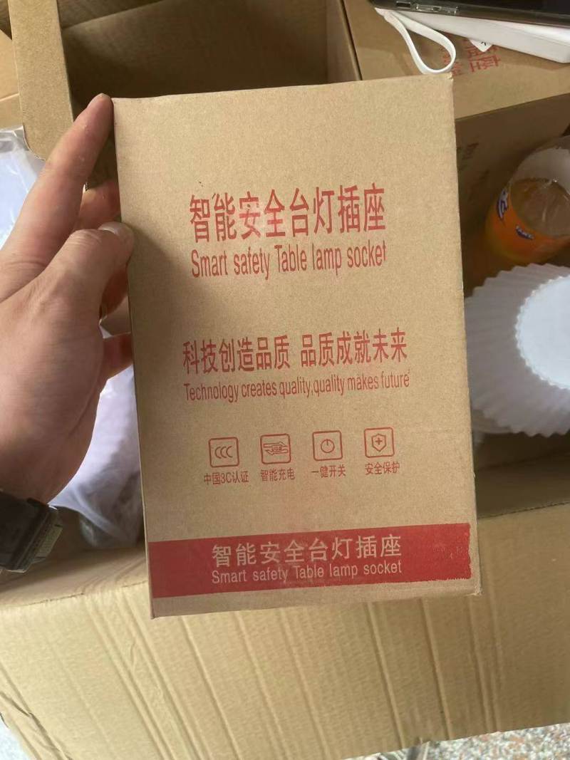 智能安全台灯插座，3000多个 独立包装
