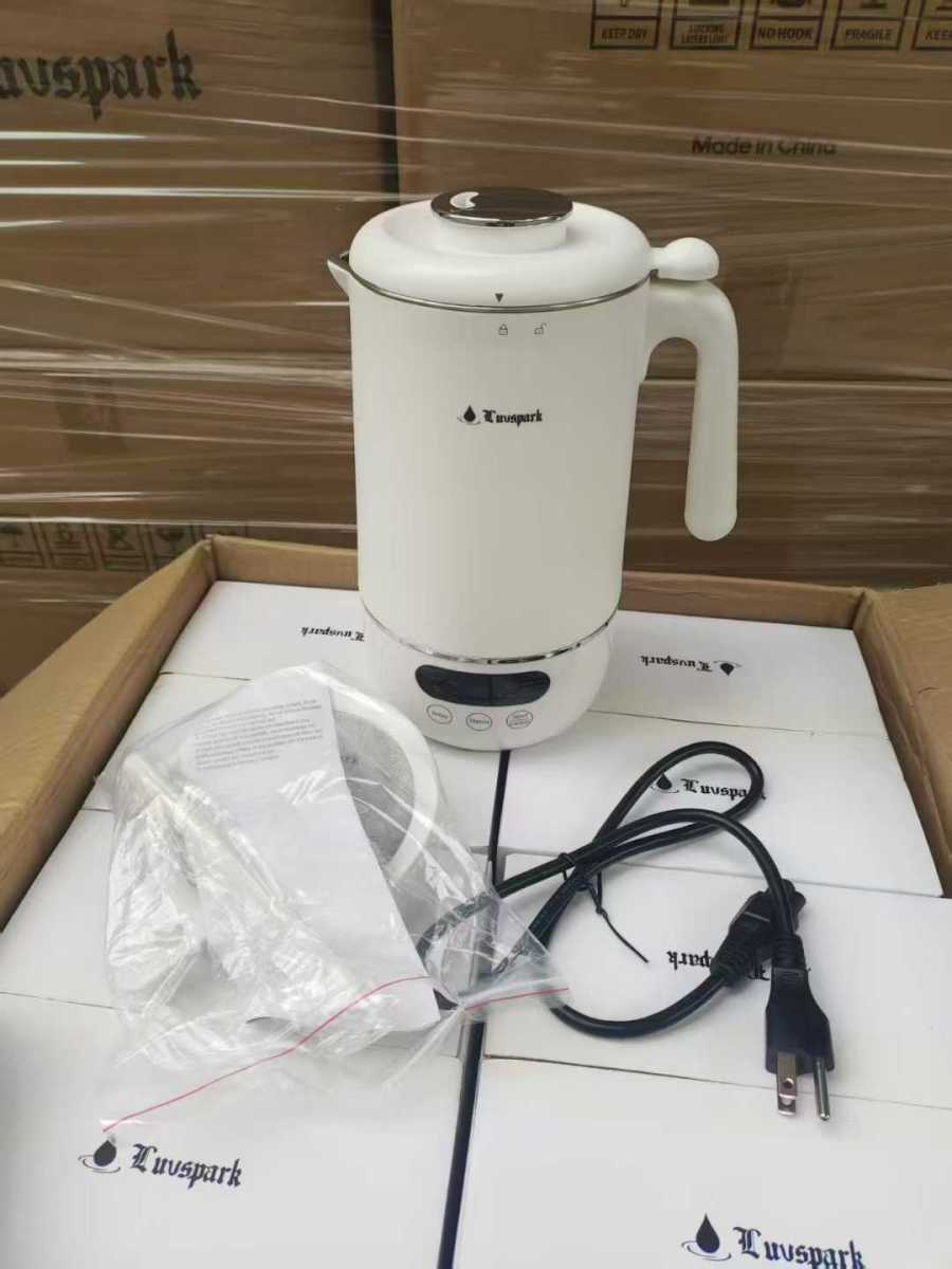 110V豆浆机，600毫升，650台 电话微信同号15515665791 主做全品类五金百货，小电器，更多商品，欢迎国内外友人，前来加微咨询洽谈合作。