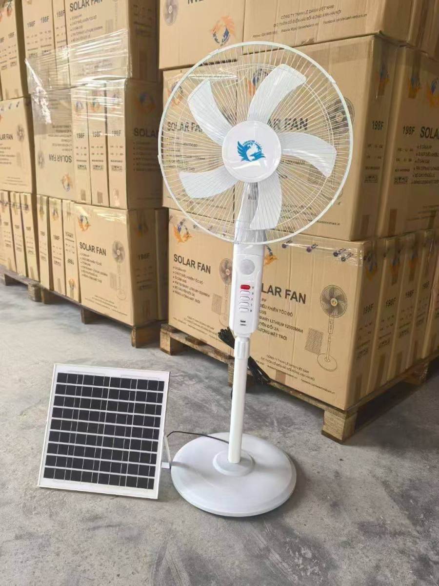 太阳能落地扇， 6节18050电池。 680台， 处理！
