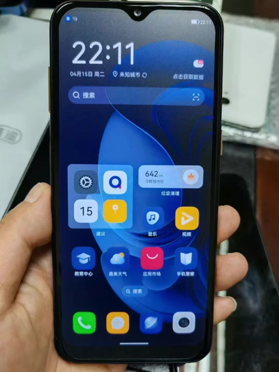 智能手机，国内版本，6.5寸屏，16+512内存。全新全套，300多套，3XX处理