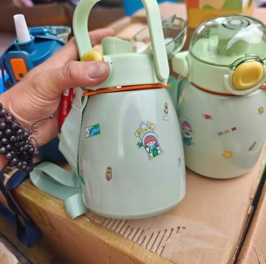 304不锈钢大肚杯2850个， 清货11.5元一个。 带贴纸有吸管，原箱原件！