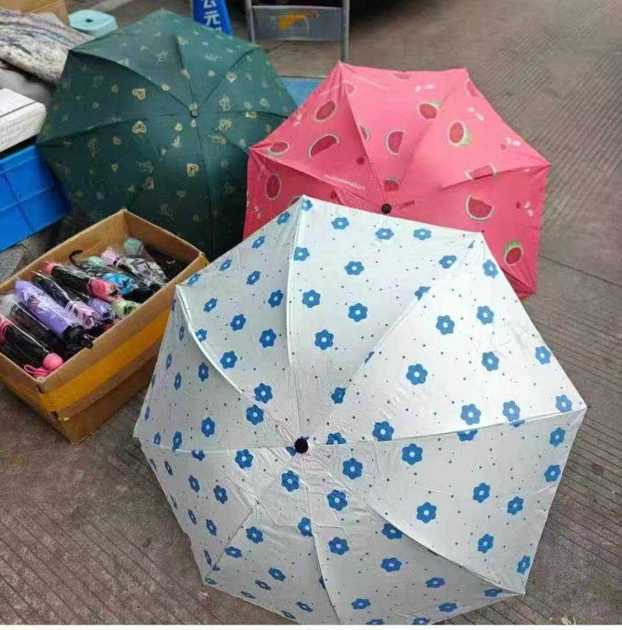 黑胶晴雨伞1000支左右， 清货6.3元一把， 花色多