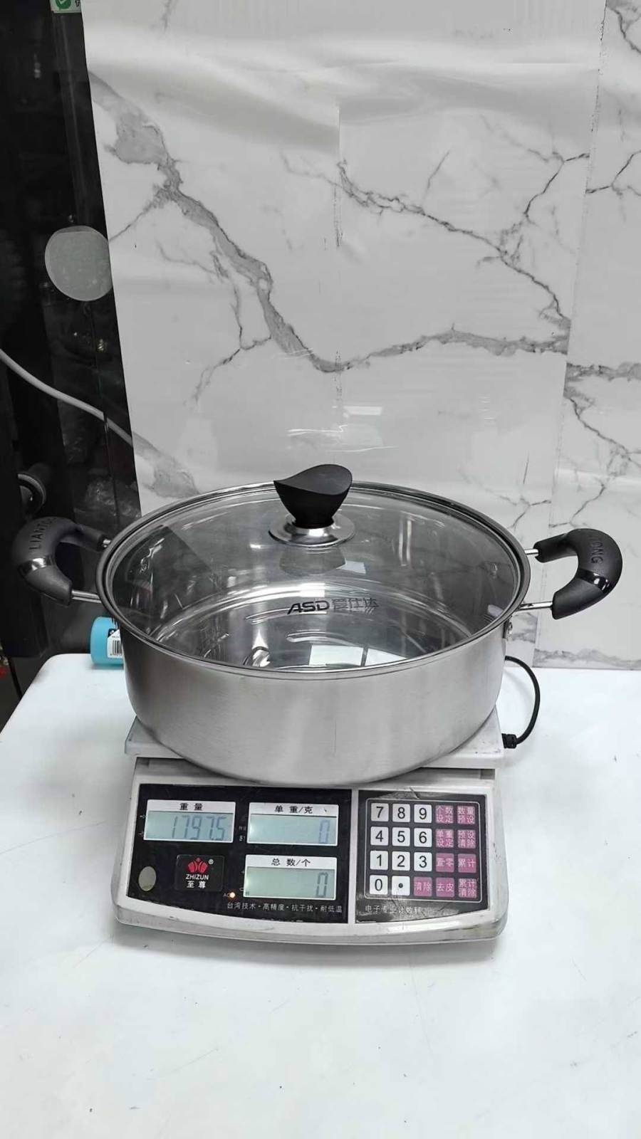 32#特厚有磁火锅，一件20个X15件，特价17 电话微信同号15515665791 主做全品类五金百货，小电器，更多商品，欢迎国内外友人，前来加微咨询洽谈合作。