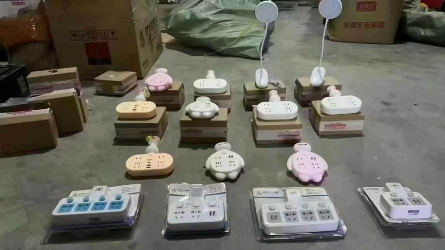 纯铜转换头插排台灯3500个，杂款 2.x价格 低价处理